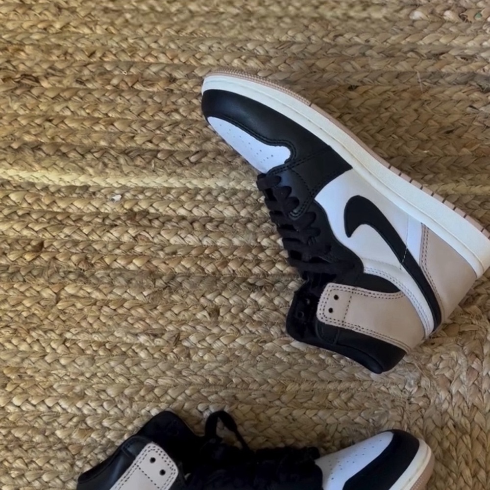 Air Jordan 1 Retro High ‘Latte’